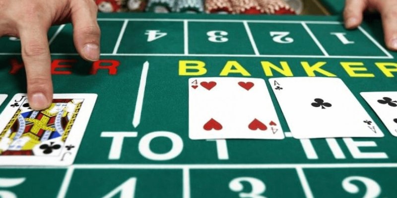 Phiên bản truyền thống, Baccarat sẽ dùng đến 8 cỗ bài